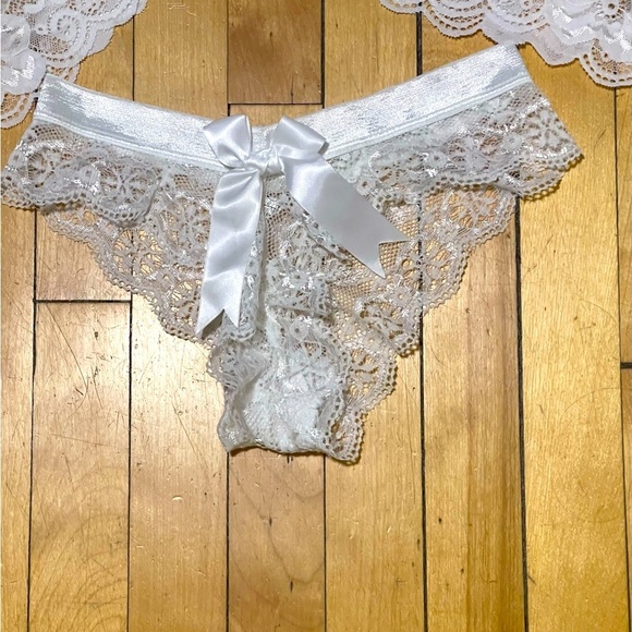 Bralette x 2 + Panty 32b & Small panty - Picture 8 of 10